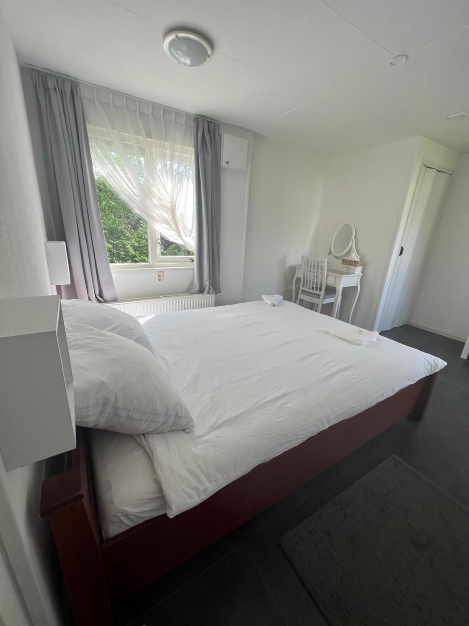Ruime Midden In De In Apartment